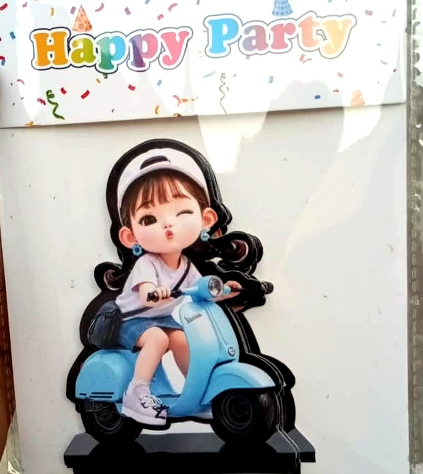 Topper Scooter Girl